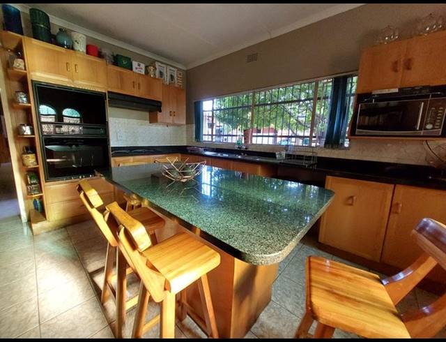 3 BEDROOM HOUSE FOR SALE IN PARKTOWN ESTATE